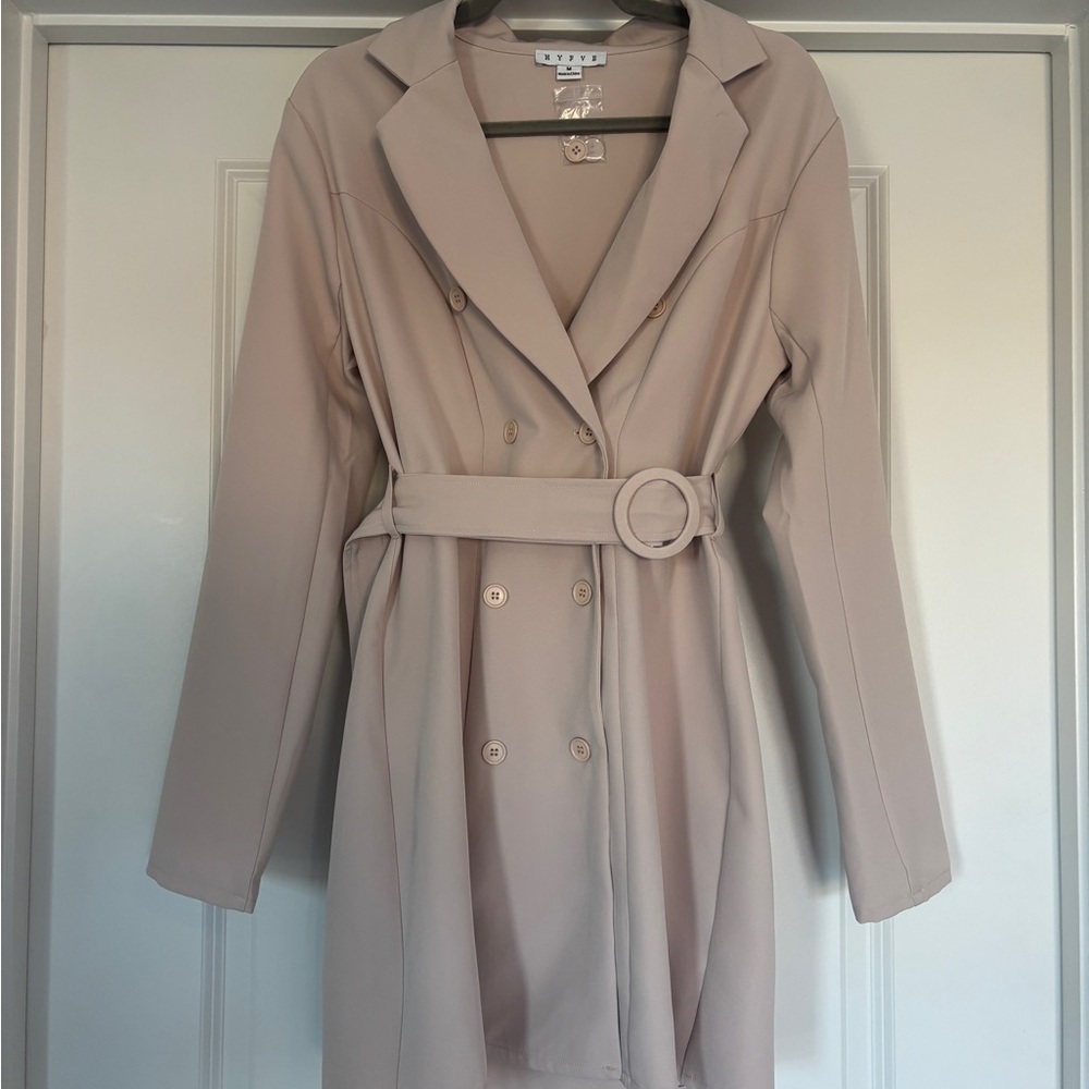 Elegant Beige Belted Blazer